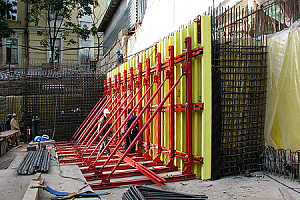 Установка стеновой опалубки